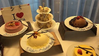 … und ganz sicher nicht wegen dem Essen, auch wenn es durchaus köstlich war. Aber wer im dreiviertel Stundentakt den Vorträgen von Experten lauschen muss, braucht auch eine anständige Stärkung.