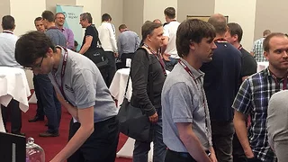 Aber wie man sehen kann, blieb auch noch genügend Zeit, Energie und Interesse, um mit den vor Ort präsenten Experten ausführlich zu diskutieren…