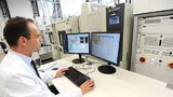 Experten des Prüfinstituts SGS bestimmen in Testreihen die Lebensdauer von Batterien