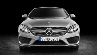 Premiere auf der IAA 2015: Das Mercedes-Benz C-Klasse Coupé überzeugt bereits mit umfangreicher Vernetzung.