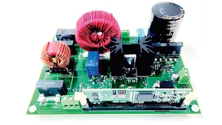 Bild 7. Demo-Board für die brückenlose Totempole-Lösung mit zwei GaN-HEMTs und zwei SI-MOSFETs.