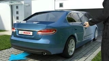 Parken in der Garage ohne Fahrer an Bord: Der Fahrer kontrolliert und steuert den Vorgang per Tastendruck von außerhalb des Fahrzeugs.