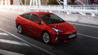 Auf der IAA feiert die vierte Generation des Toyota Prius seine Publikumspremiere. Angetrieben wird der neue Prius von einem weiterentwickelten Toyota-Hybridantrieb. Mehr Ladekapazität verdankt der Prius einer neuen kompakteren Batterie mit höherer L