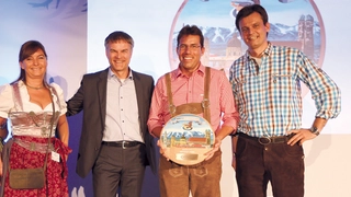 Bewegt-Bild-Kommunikation in Reinkultur:  Infineon holte sich den Award EBVviral Video.  v.l.n.r.: Stephanie Keyl, Thomas Staudinger (beide EBV),  Martin Stadler und Alexander Hoffmann (beide Infineon)