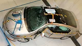 Bild 1. Simulation eines seitlichen Auffahrunfalls. Dem ersten Anschein nach blieb die Batterie intakt. Der Schaden zeigte sich erst später