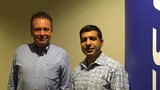 Ali Sebt, President von Renesas Amerika und Senior Vice President von Renesas Electronics, mit DESIGN & ELEKTRONIK Chefredakteur Frank Riemenschneider.