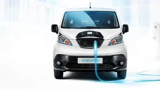 Der Elektrotransporter eNV200 lässt sich an einer CHAdeMO-Schnellladestation innerhalb von 30 min zu 80 Prozent laden.