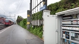 Bild 2: Auf dem Bahnhof Domat/Ems versorgen zwei »Quint Power«-Netzteile von Phoenix Contact im redundanten Aufbau unter anderem die Steuerung der Weichenheizungen