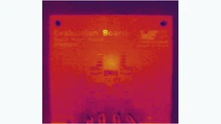 Dasselbe Evaluation Board mit Wirelaid-Technik erreicht zwar ein höheres Temperatur-Niveau als das Pendant mit Standardleiterplatte; der Hot Spot indes fällt deutlich niedriger aus