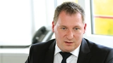 Stefan Hansmann, Stiebel Eltron  »Fertigungsseitig beziehen wir etwa 35 Prozent unserer  Komponenten aus China.  Nachdem wir dort zu Beginn nur Second-Sourcing betrieben haben,  gibt es dort heute auch First Sources für uns.«