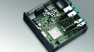Kennziffer 104: Der Tegra-X1-Chip von Nvidia basiert auf der GPU-Architektur Maxwell (256 Recheneinheiten) des Herstellers, die ursprünglich für den Gaming-Bereich entwickelt wurde. Mit seiner 64-bit-ARM-CPU, 4K-Grafikfähigkeiten und einem TeraFLOP R