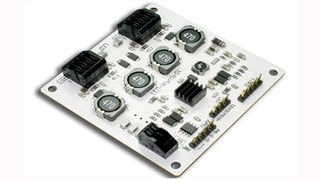 Die vier Kanäle des LED-Warrior04 von Code Mercenaries lassen sich über I²C, DMX512 und DALI steuern. Drahtlose Protokolle und andere Bussysteme können über die I²C-Schnittstelle nachgerüstet werden. Alle vier Kanäle des Konstantstromtreibers arbeite