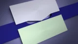 Optischer Schalter – auf einem Lichtwellenleiter (blaues Band) aus Silizium liegen ein Silber- (hellgrau) und ein Platinplättchen (mint).