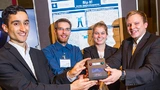 Die Entwickler des Dehydrationswarner „Sip it!“ von der TU Darmstadt freuen sich über die Auszeichnung mit dem 1. Preis im Wettbewerb COSIMA: (von links nach rechts) Masih Fahim, Claas Hartmann, Luisa Pumplun, Marco Degünther