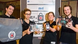 Für die Entwicklung des elektronischen Handtaschenschlosses mit Diebstahlerkennung und -Warnung „ProBag“ wurde das Team der TU Ilmenau mit dem 2. Preis im Wettbewerb COSIMA geehrt: (von links nach rechts) Tommy Heckert, William Tasnadi, Svenja Herman