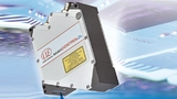 Die hohe x-Auflösung von 1280 Punkten wird auf  einer nur 10 mm langen Laserlinie ermöglicht.  Die blaue Laserlinie wird wesentlich schärfer abgebildet, weil das Licht nicht in das Messobjekt eindringt. 