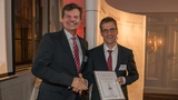 Prof. Dr. Jörg Wollert wurde für seinen Artikel »IO-Link: Für smarte Sensoren« ausgezeichnet.