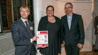 Verliehen wurde der 2. Platz an Britta Kruchen und Harald Thomas von Cree.