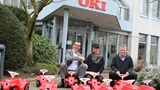 Der deutsche Ableger der japanischen OKI Electric Industry gab pünklich zum 1. April das Umrüsten seiner Firmenflotte bekannt: "Die Belegschaft von OKI darf sich freuen: Ab sofort stellt ihnen ihr Arbeitsgeber zehn sportliche Bobby-Cars zur Verfügung