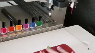 LPKF erlaubte sich einen kreativen Aprilscherz, indem sie ein "völlig neues Einsatzgebiet" für ihre Fräsbohrplotter-Serie ProtoMat, die zum Fräsen und Bohren industrieller Leiterplatten genutzt wird, vorstellte.