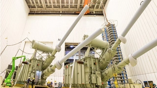 HGÜ-Transformatoren sind die Königsklasse im Transformatorenbau. Die GleichstromÜbertragungs- Technik ermöglicht den Transport von großen Energiemengen über weite Strecken hinweg.