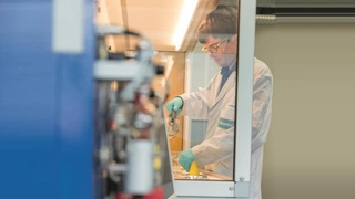 Das Electrical Research and Testing (ERT)-Labor Nürnberg bietet umfassende Prüf- und Analysemöglichkeiten für energietechnische Materialprüfung, Forschung und Entwicklung.