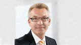 Stephan Ruhnau, Produktmanager Geräteanschlusstechnik bei Weidmüller:Hochstrom-Leiterplattenklemme LXXX 15.00 in vielen Applikationen teure Stromschienenkonstruktionen adäquat ersetzen lassen