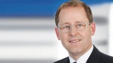  »Zwei neue, noch leistungs­fähigere Rechnersysteme in räumlich getrennten Rechen­zentren im Spiegelverbund garantieren, dass es auch seitens der IT keine Ausfälle gibt. Und eine Doppeleinspeisung durch zwei Glasfaserkabel stellt eine sichere Datenve
