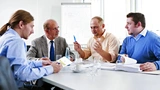 Bild 1. Das Projektteam im Kompetenzzentrum der Heitec AG bespricht alle Aspekte eines Kundenprojektes.
