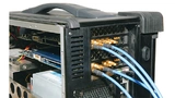 Ein typisches modulares Stimulus-Response-Testsystem aus einem 14-bit-Digitizer vom Typ Spectrum M4i.4451-x8 sowie einem 16-bit-AWG vom Typ M4i.6631-x8, die in einem tragbaren Computer untergebracht sind