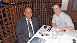 Bild 1: Ralf Higgelke im Gespräch mit Balu Balakrishnan (links), CEO von Power Integrations