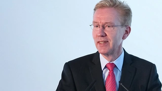 »Die Mikroelektronik ist wichtig wie nie zuvor«, so Prof. Dr. Wolf-Dieter Lukas. Mit diesem Satz brachte Lukas das wieder erwachte Interesse der deutschen und europäischen Politik an der Mikroelektronik auf den Punkt.