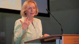 Prof. Dr. Johanna Wanka, Bundesministerin für Forschung und Bildung sieht in Carissma einen „Meilenstein für die Verbesserung der Verkehrs- und Fahrzeugsicherheit“.
