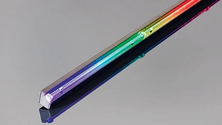 Heliojet-Beleuchtungssystem mit RGBW-LEDs an den beiden Enden eines Lichtleiter-Segments. Die Farbstabilität wird über die gesamte Lebensdauer der LEDs von über 50.000 Stunden gewährleistet.
