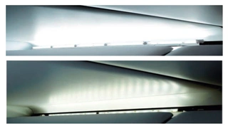 Zwei LEDs jeweils am Ende eines Lichtleiters erzeugen bei geringer Helligkeit ein sichtbar homogeneres Farbbild (oben) als ein LED-Streiflicht aus vielen LED-Punktlichtquellen mit einem Diffusor (unten).