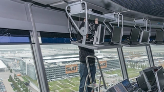 Auch im Tower befinden sich Ankunft/Abflug-Displays.