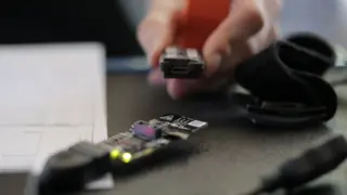 Auch Valencell hat sich auf die Entwicklung von IPs für die Aufnahme von biometrischen Daten über Ohrhörer spezialisiert. Hersteller von Wearables und tragbaren Geräten können die vom Unternehmen entwickelte Sensortechnik „PerformTek“ lizenzieren.
