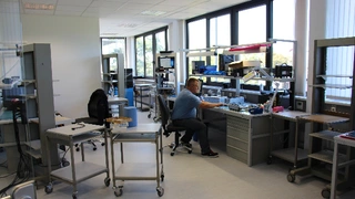 Aufbau der Laborarbeitsplätze
