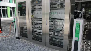 An der Carsharing Station von inno2grid können Autos mit Strom aus erneuerbaren Energien betankt werden.