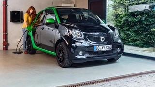 Seine Weltpremiere wird der Smart Fortwo Electric Drive in Paris feiern. Die Markteinführung des kleinen Flitzers startet in Europa Anfang 2017.