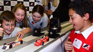 Jaguar Land Rover investiert nicht nur in Themen wie autonomes Fahren, sondern auch in den Nachwuchs. Das sichert der Marke Platz 78 im Ranking. Wert 5,696 Milliarden US-Dollar.