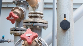zur Überwachung von Verbindungsleitungen in einer chemischen Fabrik