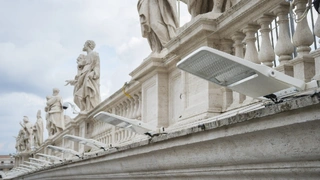 Gebäude des Petersplatz mit neuen Osram-Leuchten