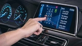 Beispiel für einen kapazitiven Bildschirm in einem Fahrzeug in Gestalt eines BMW-iDrive-Display