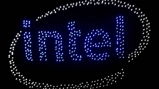 Drohnen schreiben Intel an den Himmel