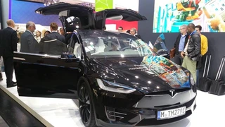 "Powered with more than 250 Infineon Components": Das Model X von Tesla.