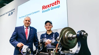 Steffen Haack von Bosch Rexroth am Messestand