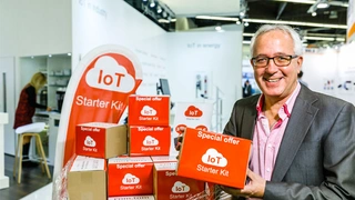 Christoph Müller von Beck IPC auf der SPS IPC Drives 2016 mit Iot-Starterkit