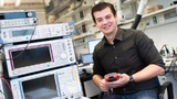 In seiner Promotion entwickelte Christoph Baer das Messprinzip, das dem Lawinensensor zugrunde liegt.