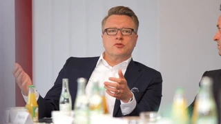 Jörg Strughold, Arrow